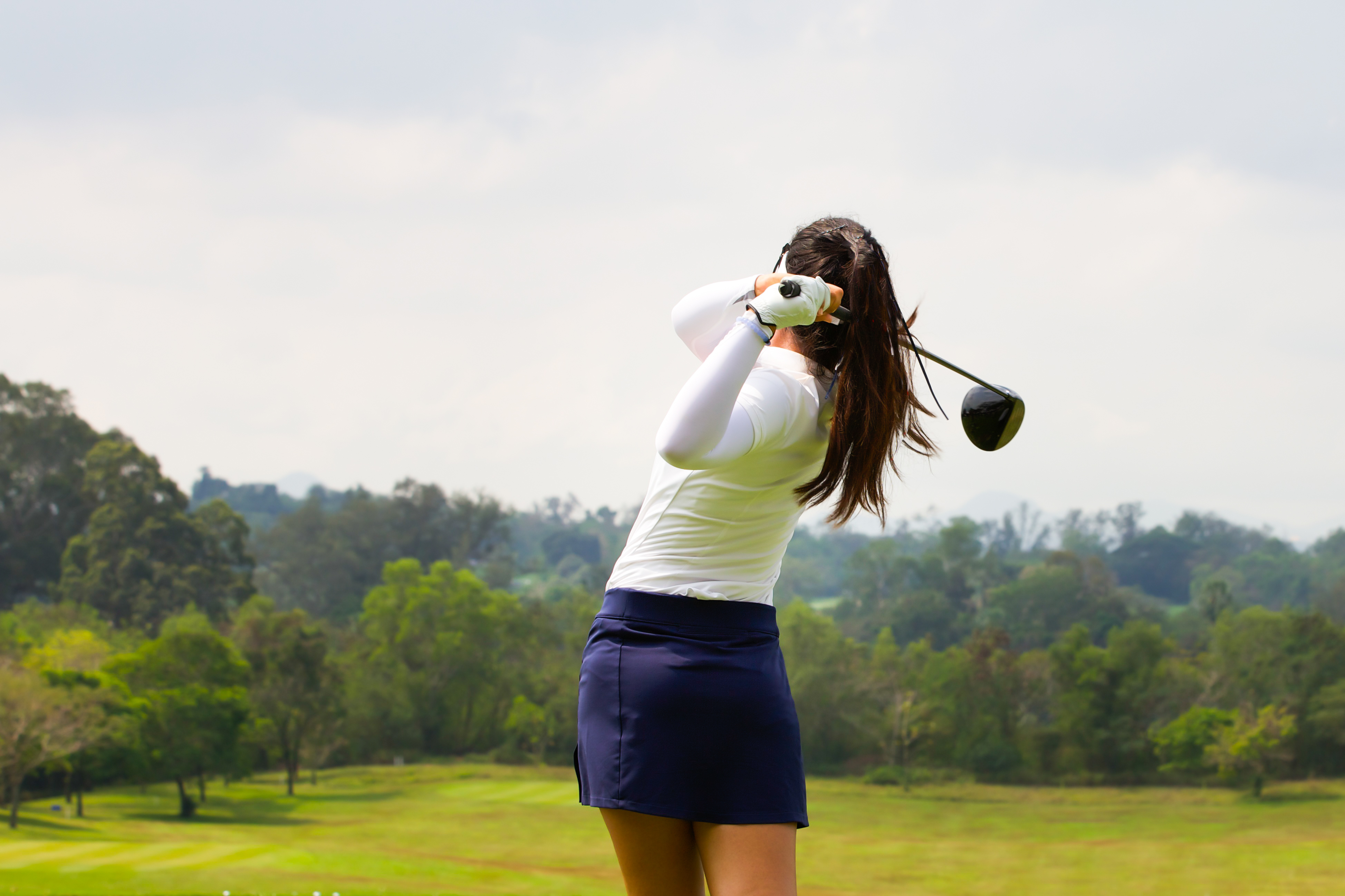 Woman-Golf-Swing